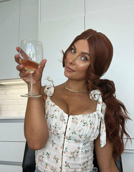 ポーグエボニーオンリーファンズ 無料裸 画像