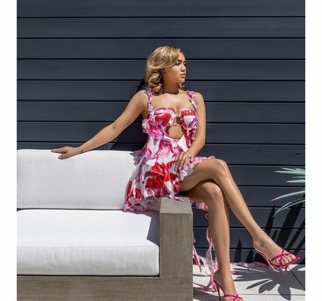 Paige Hurd エロティックモデル ギャラリー