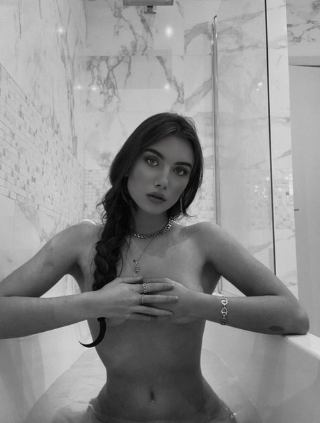 痩せたアジア人ティーン OnlyFans 無料xxx 写真