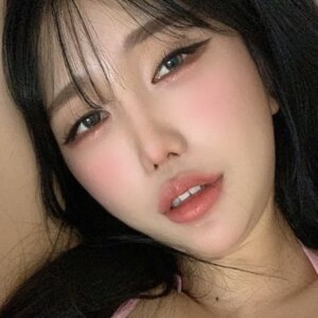 曲線美のラテン系オンリーファンズ 裸 写真