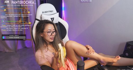 汚れた足オンリーファンズ アートヌード 写真