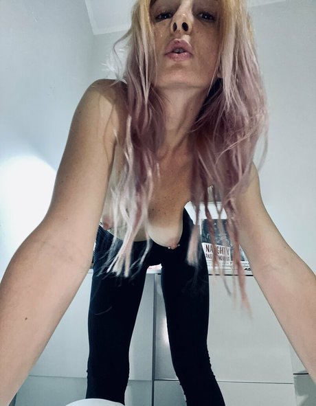 熟女クーガーオンリーファンズ ホットセックス 写真