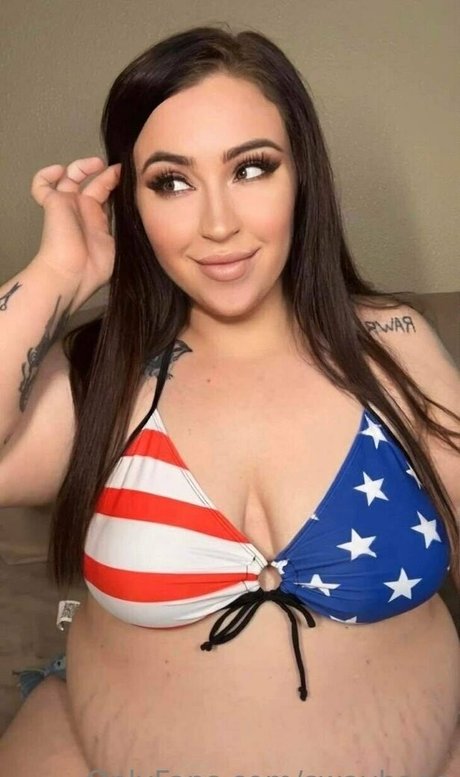 小柄なティーンオンリーファン アダルト 写真