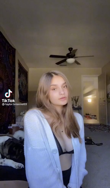 Taylor Brianne 裸モデル 画像