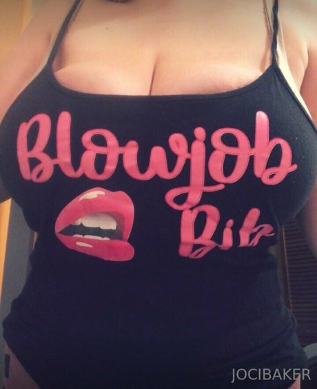 ピアス乳首オンリーファンズ ポルノグラフィック 写真