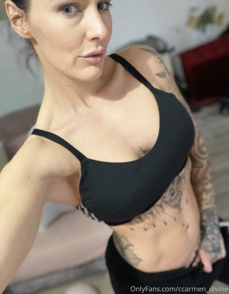 carmen divinefree エロティックなモデル 画像