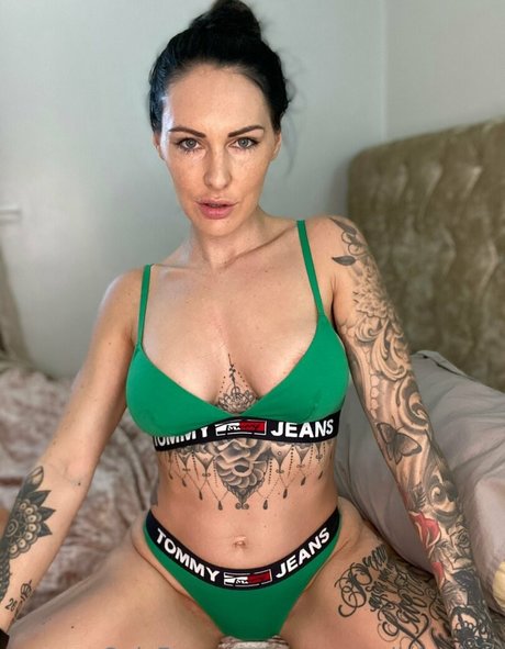 carmen divinefree アダルトスター ギャラリー