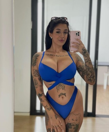 金髪クーガーオンリーファンズ 美しい裸 画像