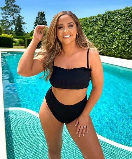 巨乳の熟女オンリーファンズ 無料裸 写真