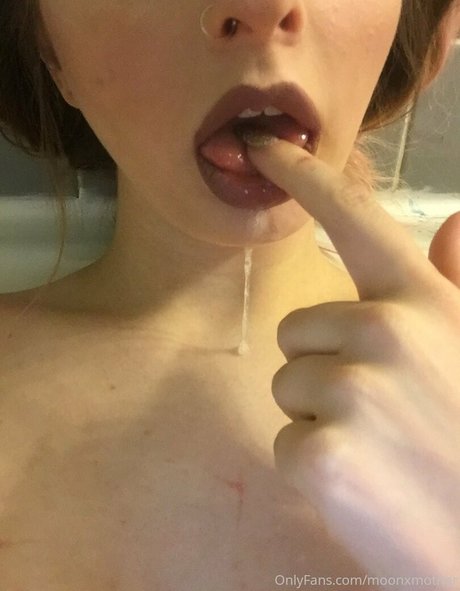 巨乳の熟女オンリーファンズ セクシー 写真