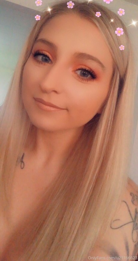 Sunny Bunnnie 裸の女優 写真