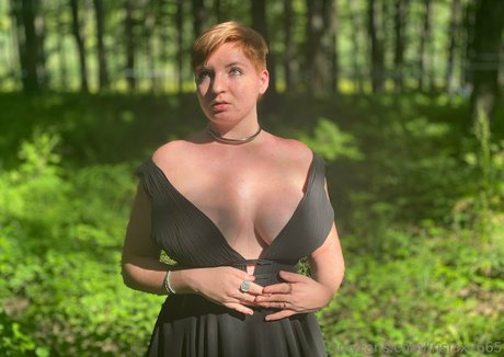 irisjaxx665 かわいいポルノスター ギャラリー