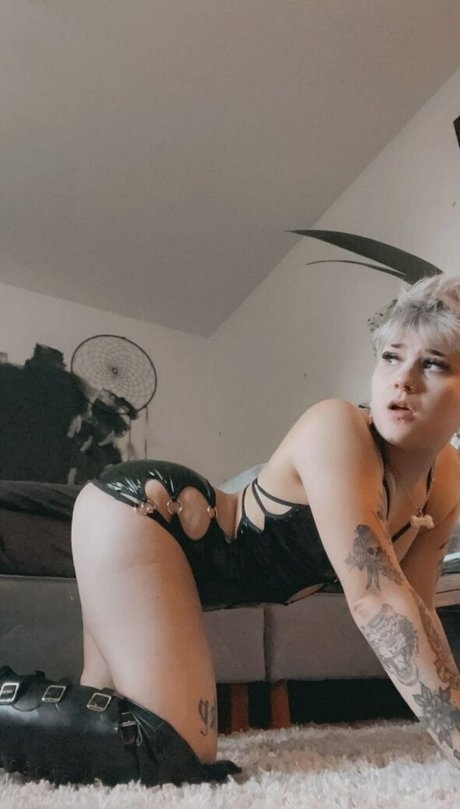 ゴス3P OnlyFans えろ ギャラリー