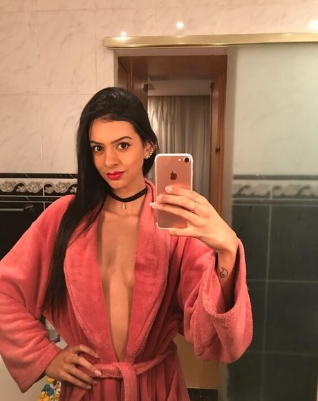 ティーンランジェリーOnlyFans 美しいヌード 写真