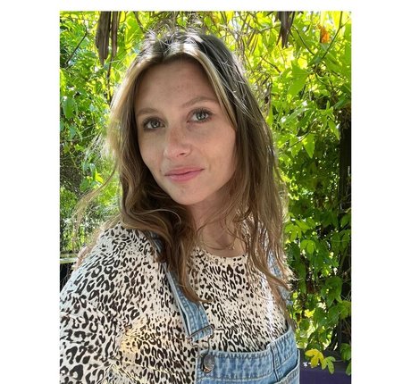 ブッシュ・オンリーファンズ 裸 写真