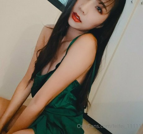 自然な赤毛のオンリーファンズ セクシーヌード ギャラリー