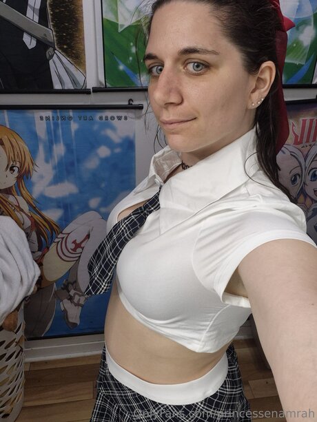 Princesse Namrah スター ヌード アーカイブ