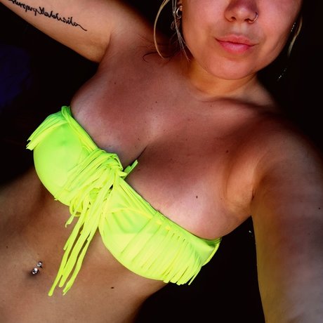 Claudita 裸のポルノスター ギャラリー