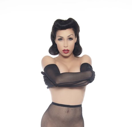 アジア人の従順なOnlyFans 美しいポルノ 写真