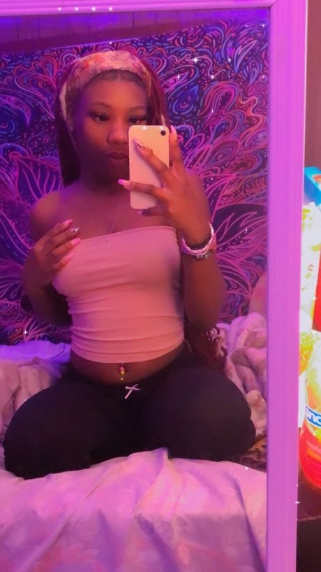 Luh Strawberry スター ヌード 画像