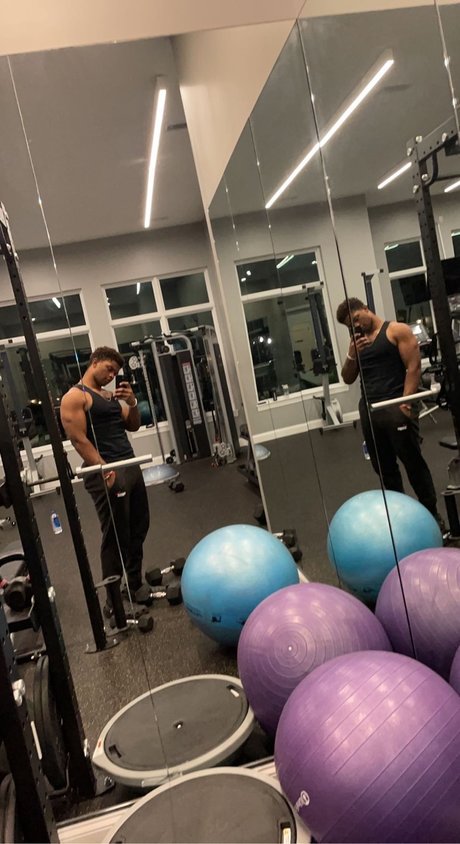 ポーグ xxx オンリーファンズ ヌード ギャラリー