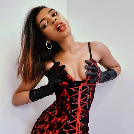 Mahogany Queen ポルノスター セクシー 写真