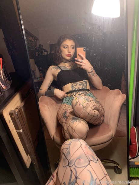 ピアス乳首オンリーファンズ セクシー裸 アーカイブ