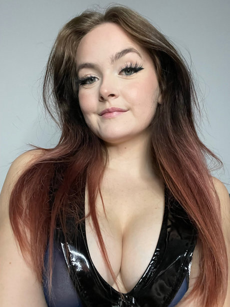 I m online_ モデル 画像