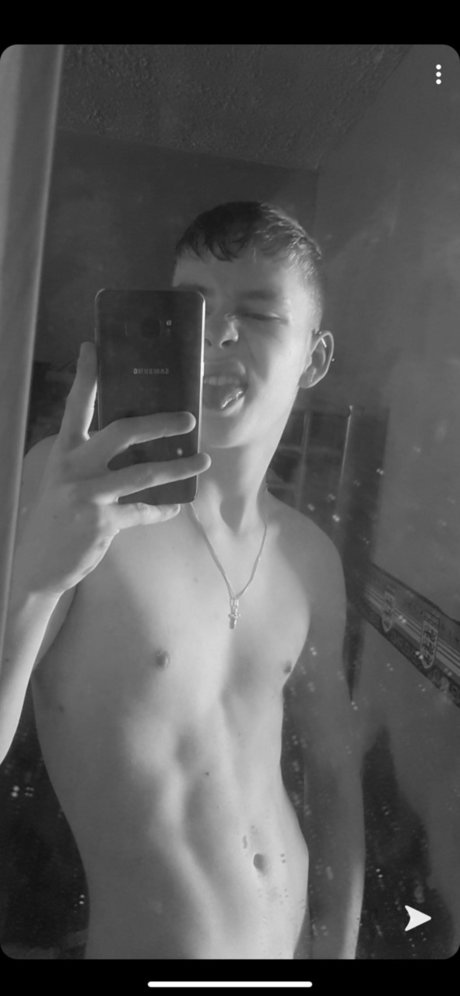 Reece Hultquist 独占モデル 写真