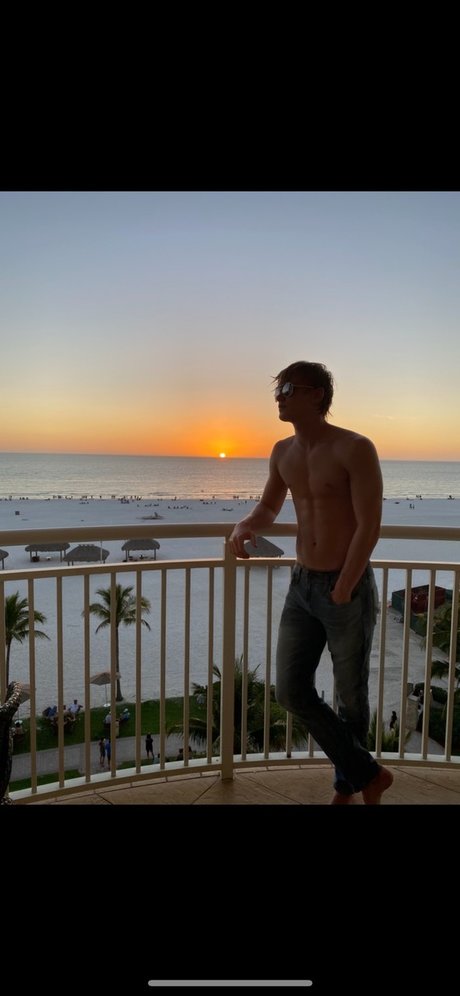 曲線美の女の子オンリーファンズ 美しいポルノ 写真