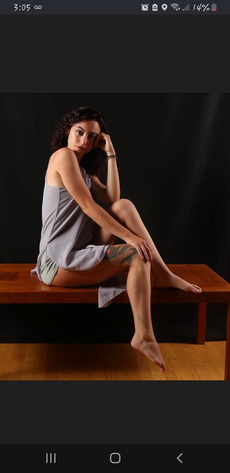 Russian Doll 裸モデル 画像