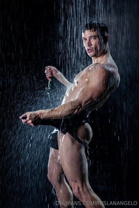 Ruslan Angelo 完璧なポルノスター 画像