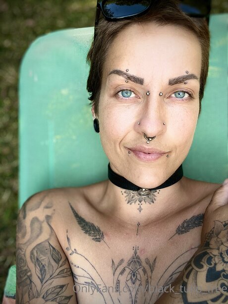 女装オンリーファン ポルノ 写真