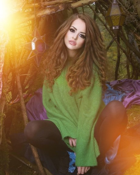 Rosie Flame ヌードスター 写真