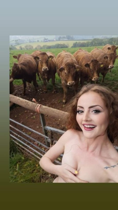 Rosie Flame アダルトスター 写真