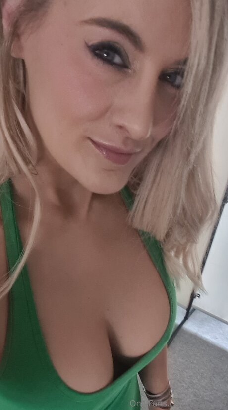 _English Rosie_ 裸の女優 ギャラリー