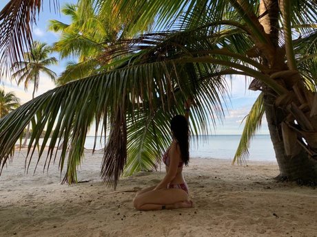 巨乳 パイズリ OnlyFans アート裸 写真