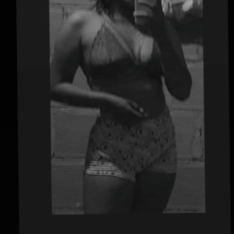 縛られたOnlyFans ポルノグラフィック 写真