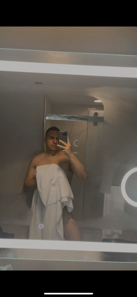 6R9 ヌードのポルノスター 写真