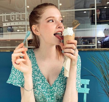 Katya Sitak セックスポルノスター アーカイブ