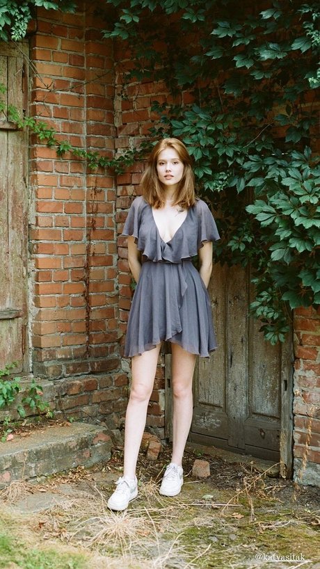 Katya Sitak ヌードモデル 画像