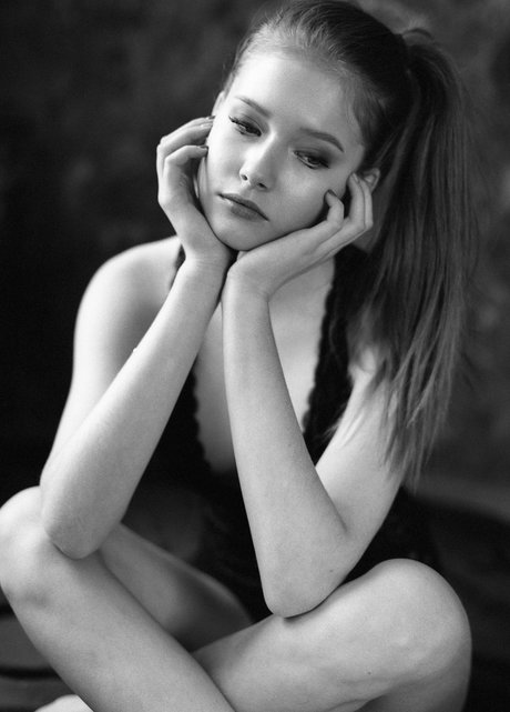 Katya Sitak エロティックなモデル ギャラリー