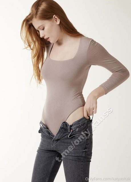 Katya Sitak アート女優 写真