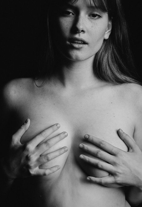 ヴィゴ・オンリーファンズ ホットセクシー 写真