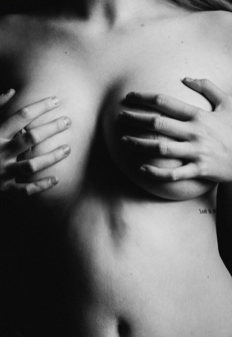 Katya Sitak ポルノモデル 画像