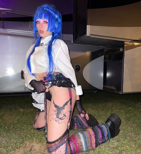 Ashnikko ポルノスター 高品質 画像