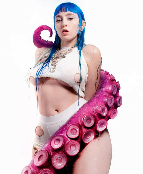 Ashnikko ホットなモデル 写真