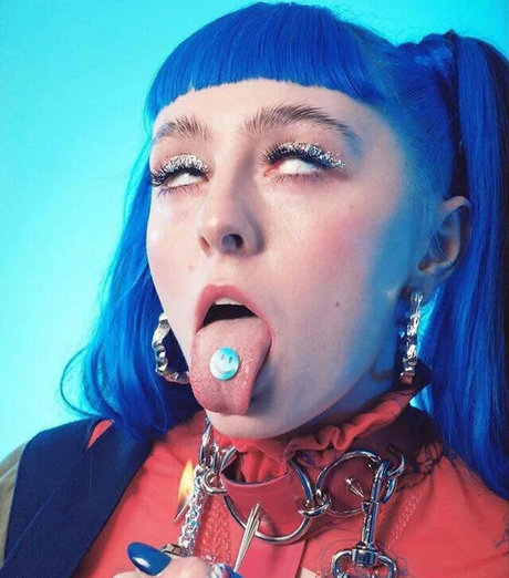 Ashnikko ポルノスター ヌード アーカイブ