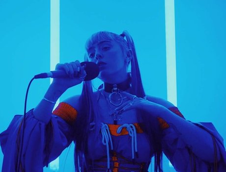 Ashnikko 裸のモデル アーカイブ