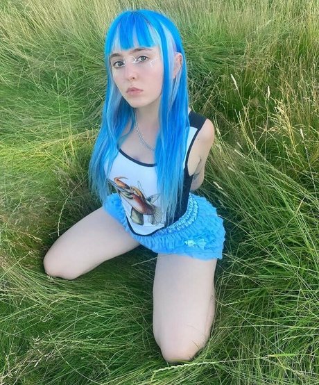 Ashnikko ポルノモデル 写真